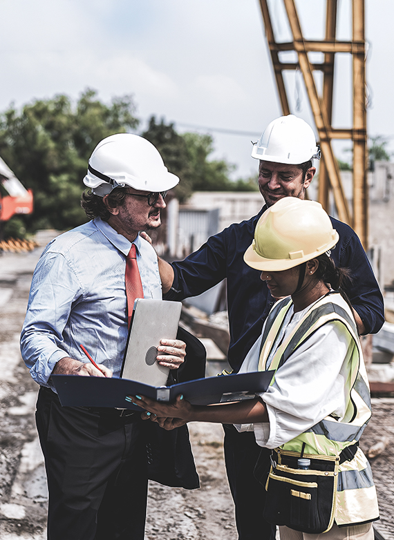 delawarer-contractors-looking-over-blueprints-for-the-memorial-bridge-project