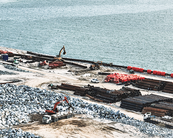construction-companies-working-on-the-new-port-terminal-at-edgemoor-project